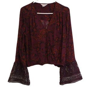 Sun And Shadow Womens Medium Wrap Top With Oversized Lace Cuffs
